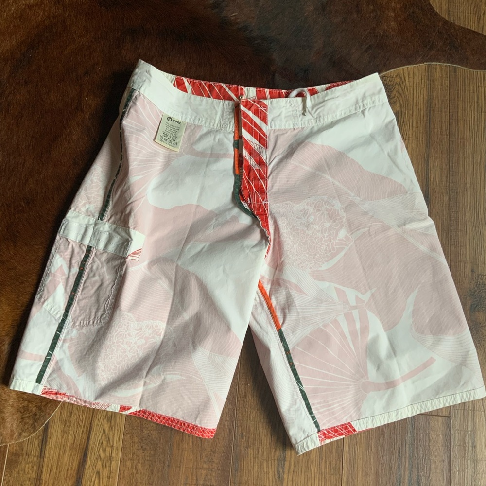 Ever Shorts - Picture 6 of 6